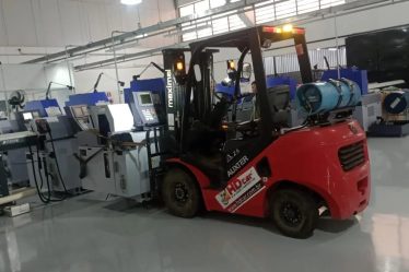 Como a locação de empilhadeiras a gás reduz custos operacionais na logística