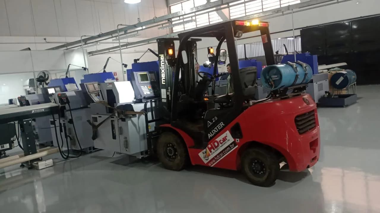 Como a locação de empilhadeiras a gás reduz custos operacionais na logística